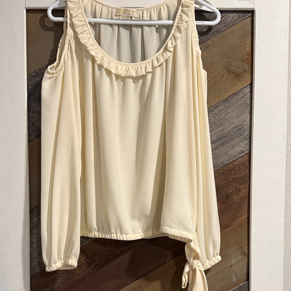 Elegant Cream Women's Top - Picture 2 of 4